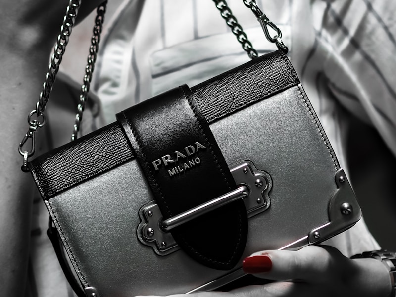 Storing leather bag in dust bag